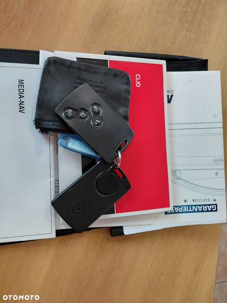 Renault Clio 1.2 16V 75 LIMITED - 13