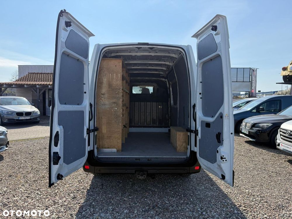 Nissan NV40 - 27