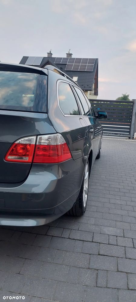 BMW Seria 5 525i - 24