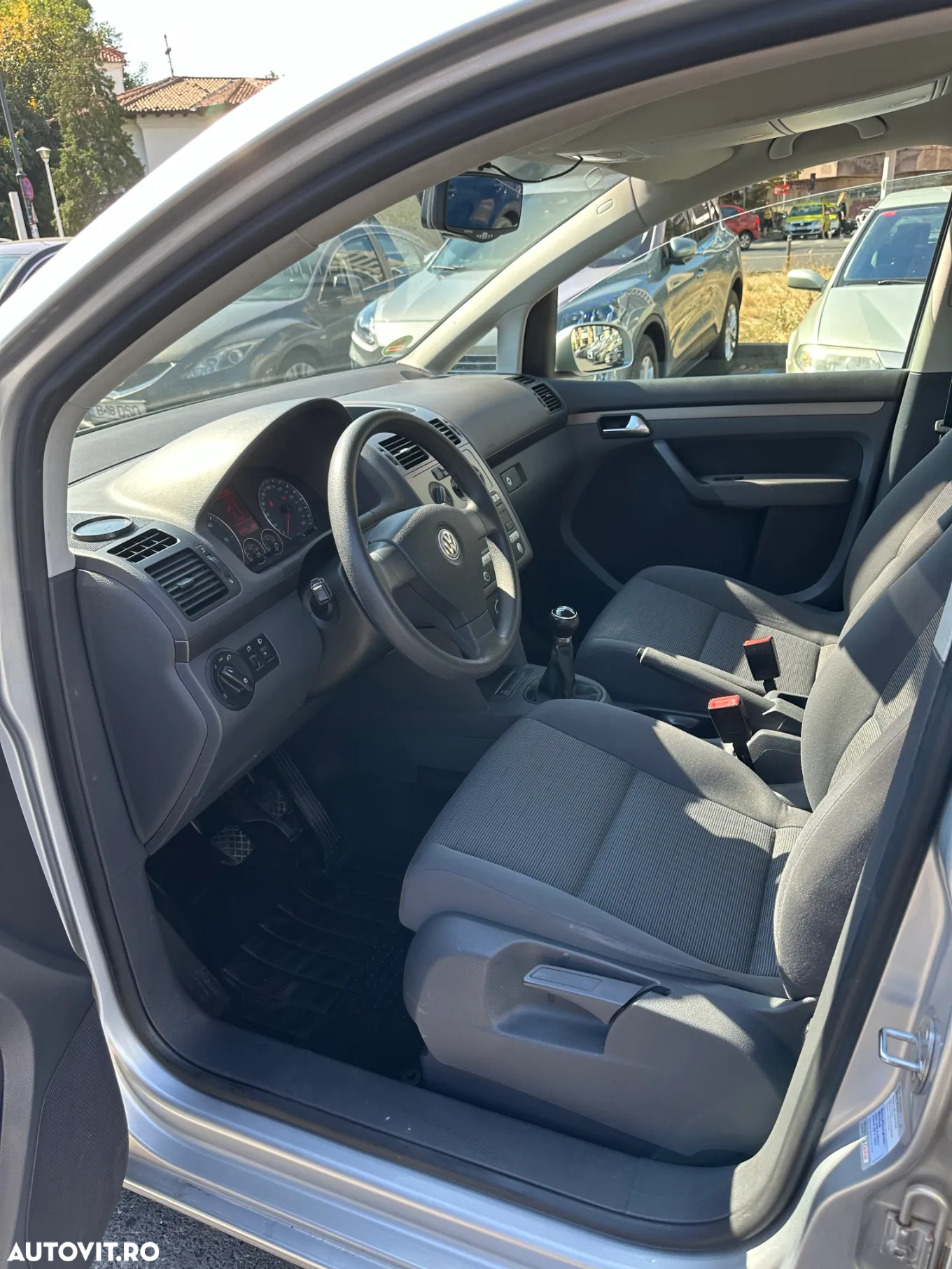Volkswagen Touran 1.9 TDI DPF Conceptline - 4