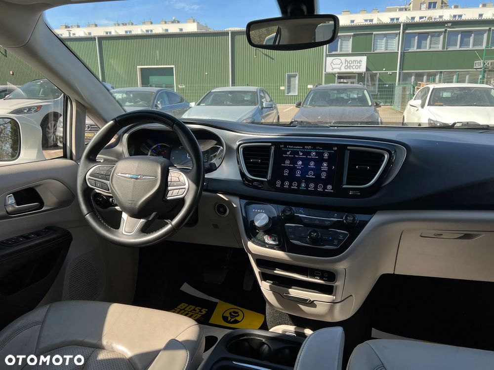 Chrysler Pacifica - 34