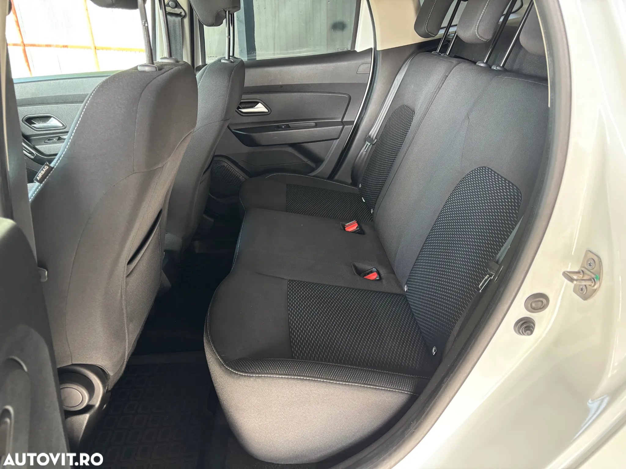 Dacia Duster 1.5 Blue dCi 4WD Comfort - 27