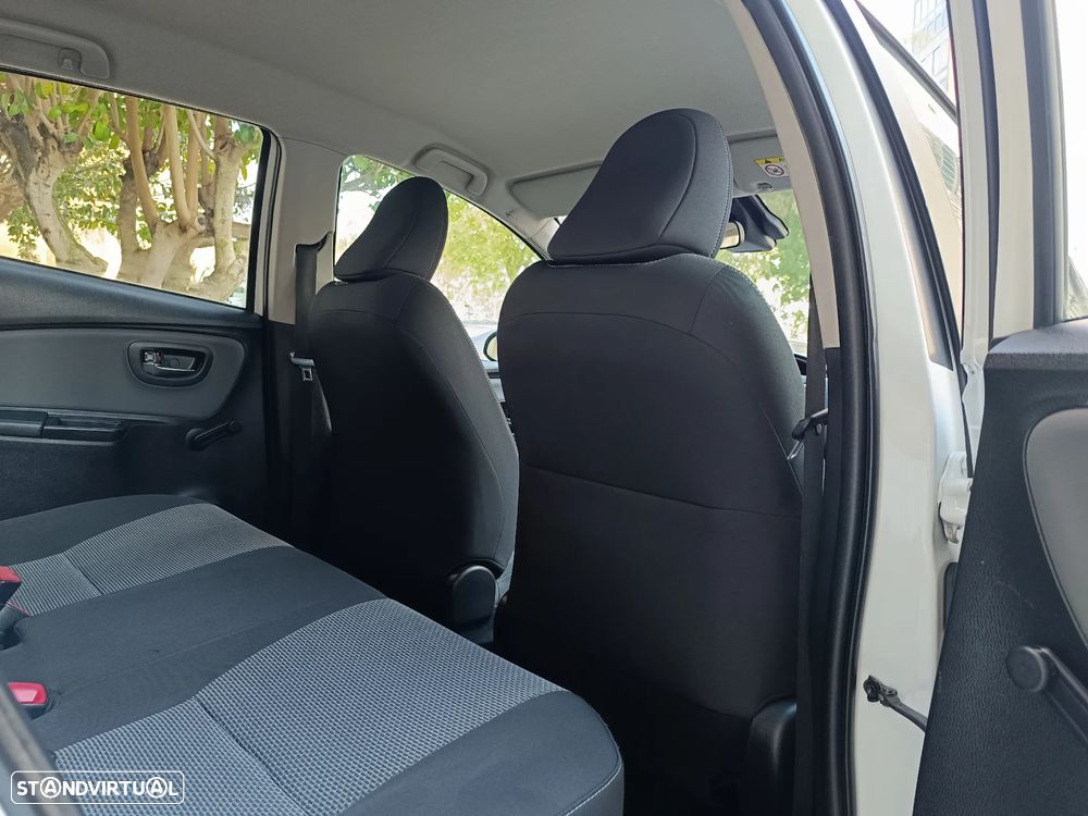 Toyota Yaris 1.5 HSD Comfort+Navi - 28