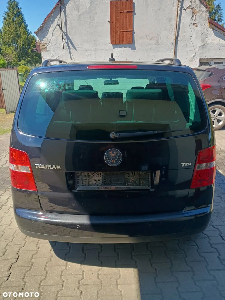 Volkswagen Touran - 8