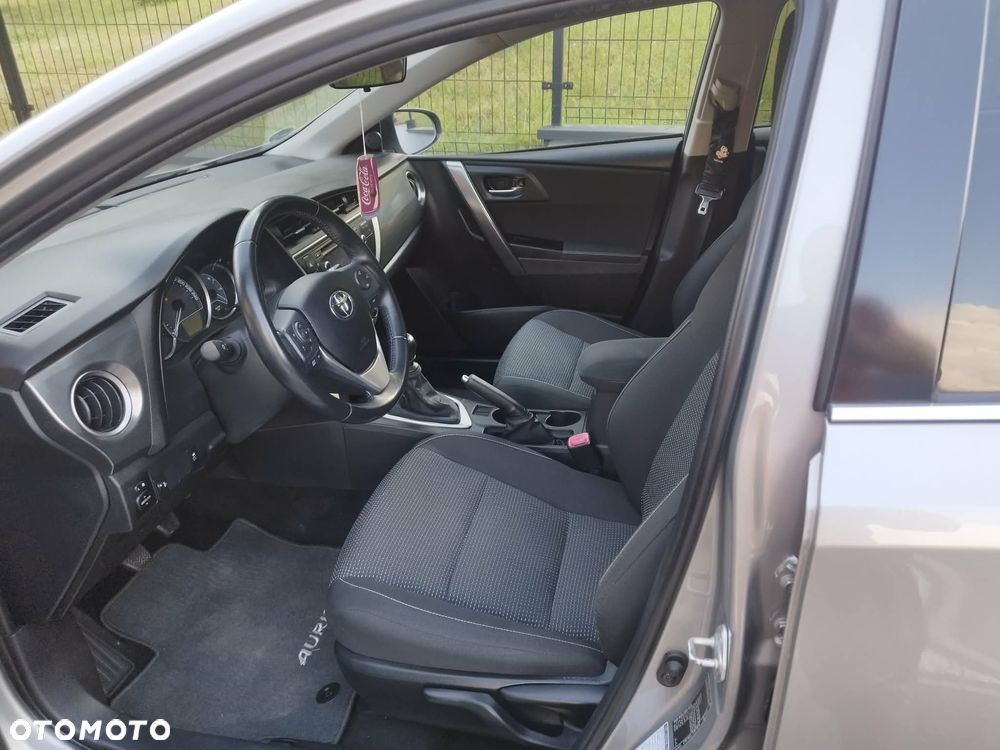 Toyota Auris 1.6 Valvematic Executive - 10