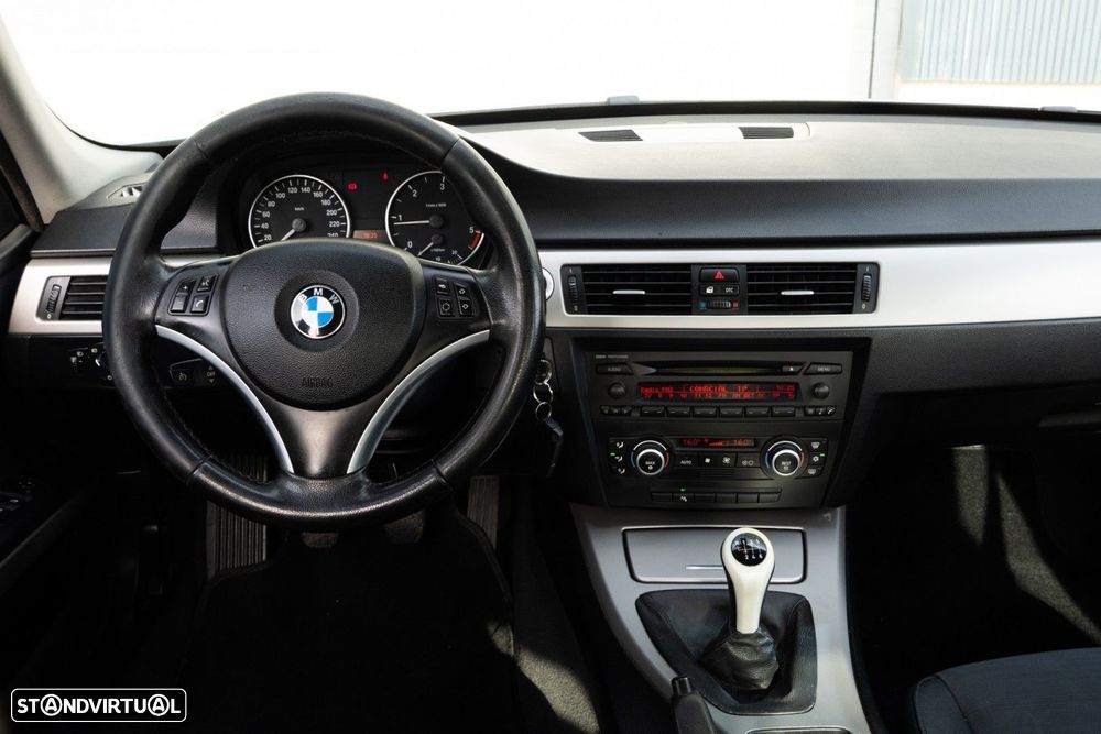 BMW 320 d EfficientDynamics - 37
