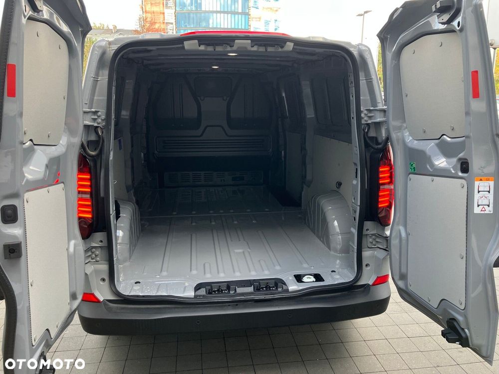 Volkswagen Transporter Transporter Furgon silnik: 2,0 l TDI 170 KM / skrzynia biegów: 8-biegowa automatyczna rozstaw osi: 3500 mm - 7