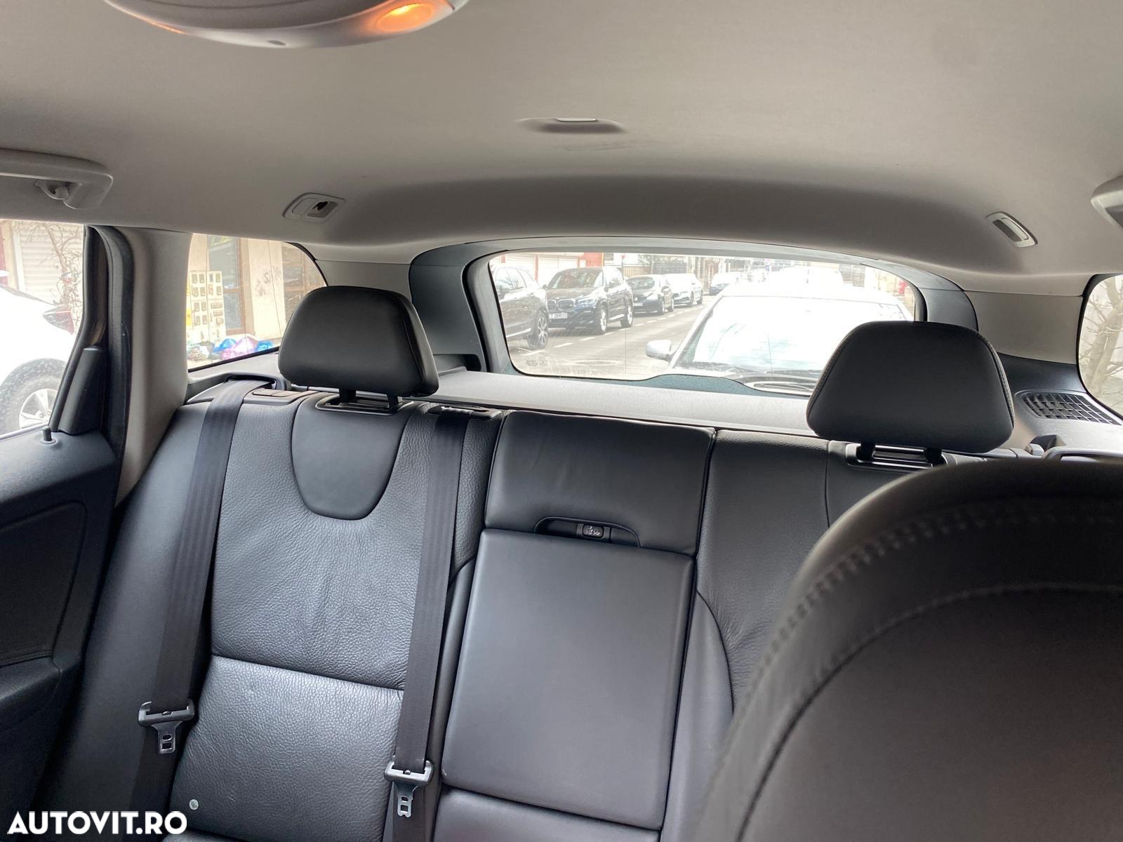 Volvo XC 60 D5 AWD Momentum - 14