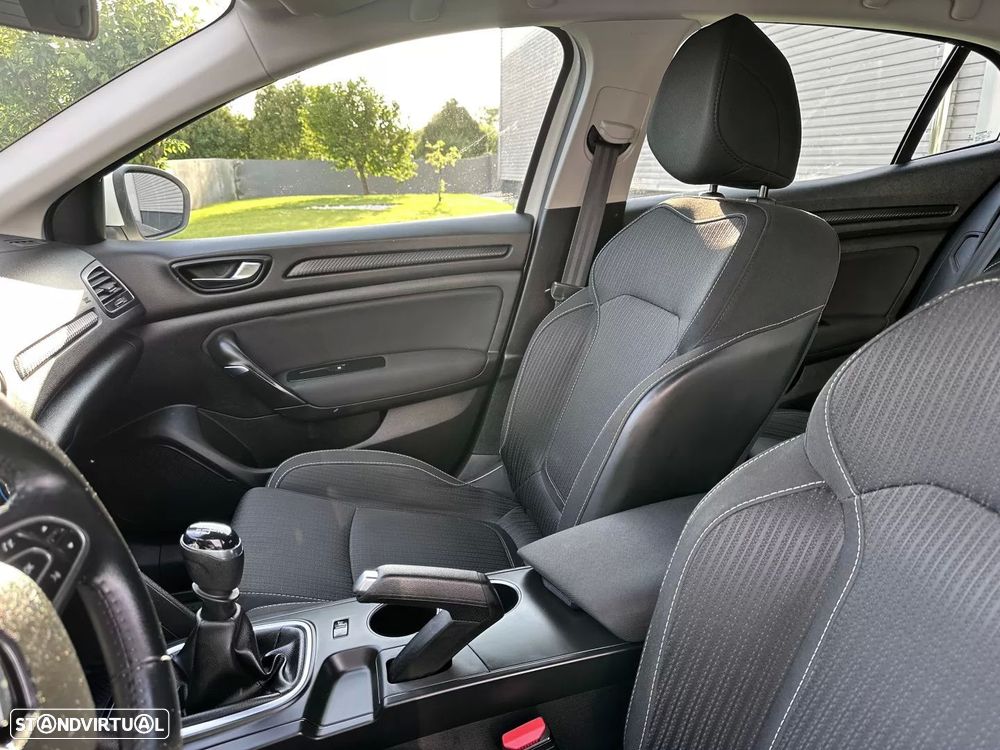 Renault Mégane 1.5 Blue dCi Intens - 25