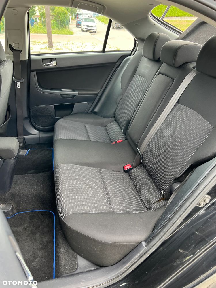 Mitsubishi Lancer 1.6 Intense - 18