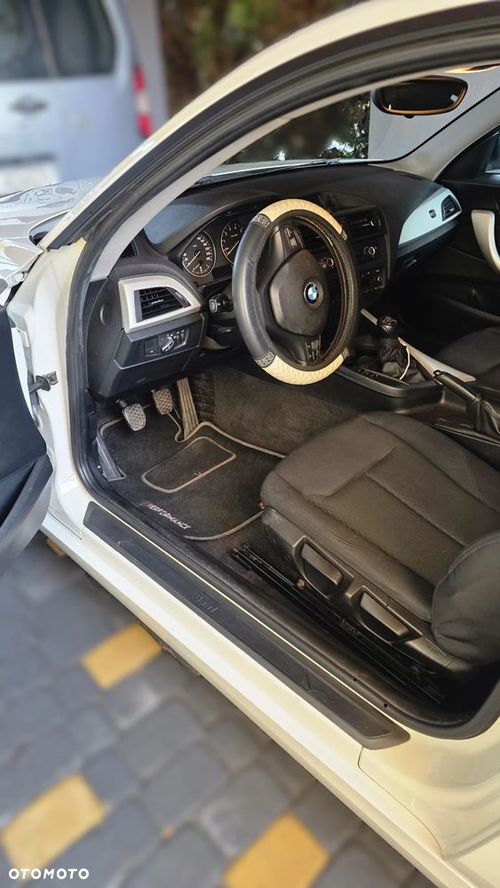 BMW Seria 1 114i - 23