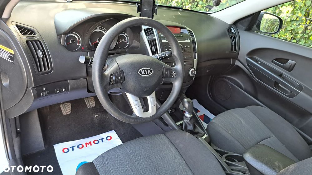 Kia Ceed - 10
