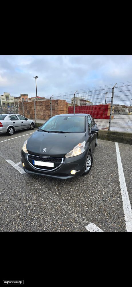 Peugeot 208 1.4 HDi Allure - 1