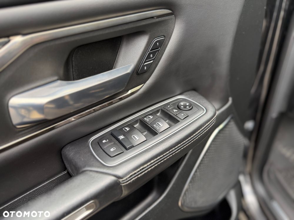 RAM 1500 Crew Cab Laramie - 10