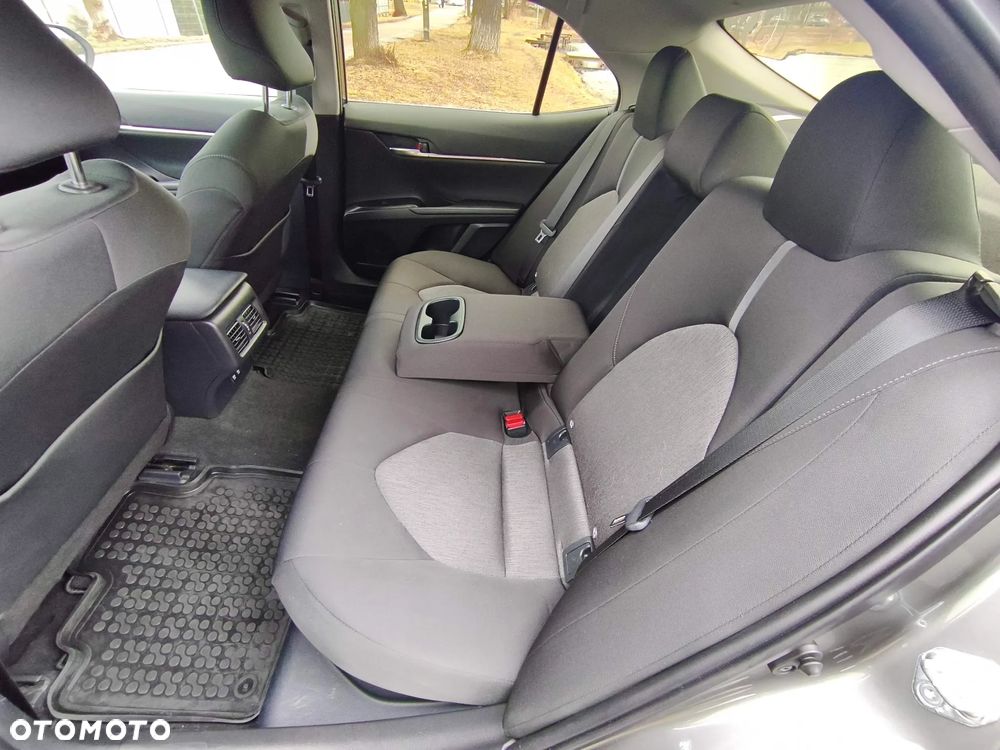 Toyota Camry 2.5 Hybrid Comfort CVT - 24