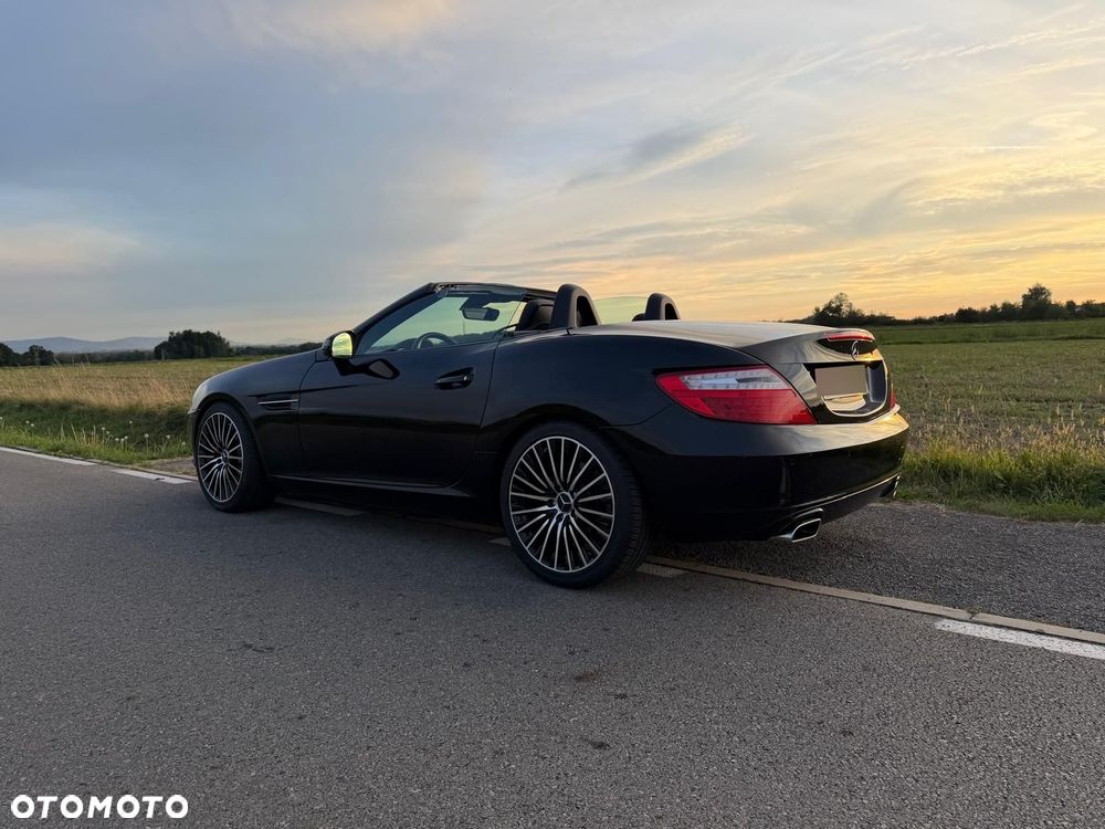 Mercedes-Benz SLK 200 CGI - 11