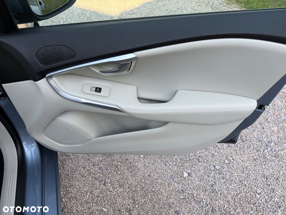 Volvo V40 D3 Momentum - 30