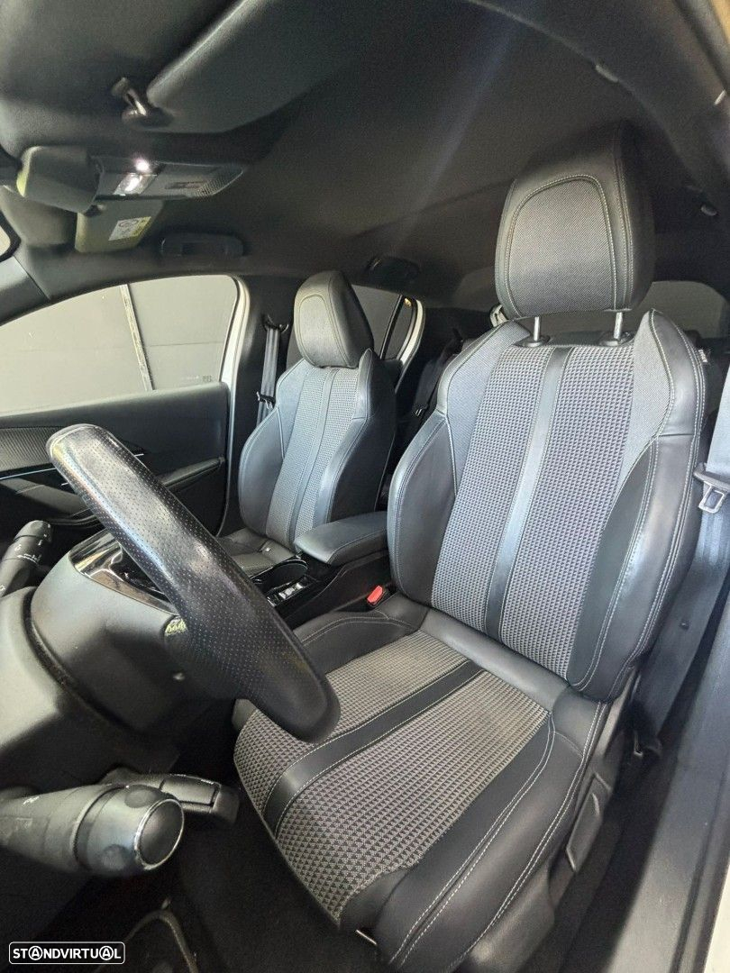 Peugeot e-208 50 kWh GT - 6