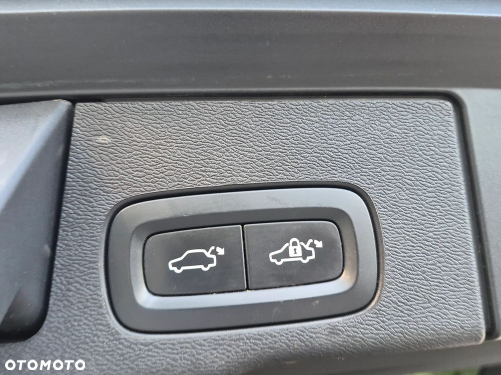 Volvo XC 60 B4 D AWD Momentum Pro - 18