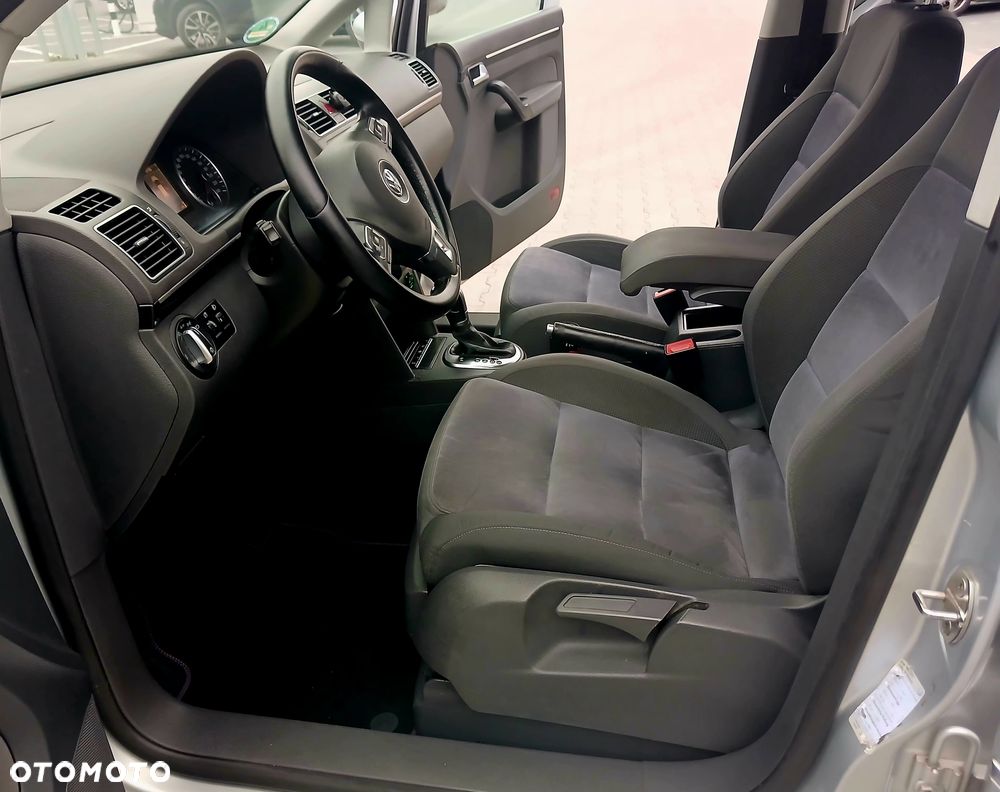 Volkswagen Touran - 18
