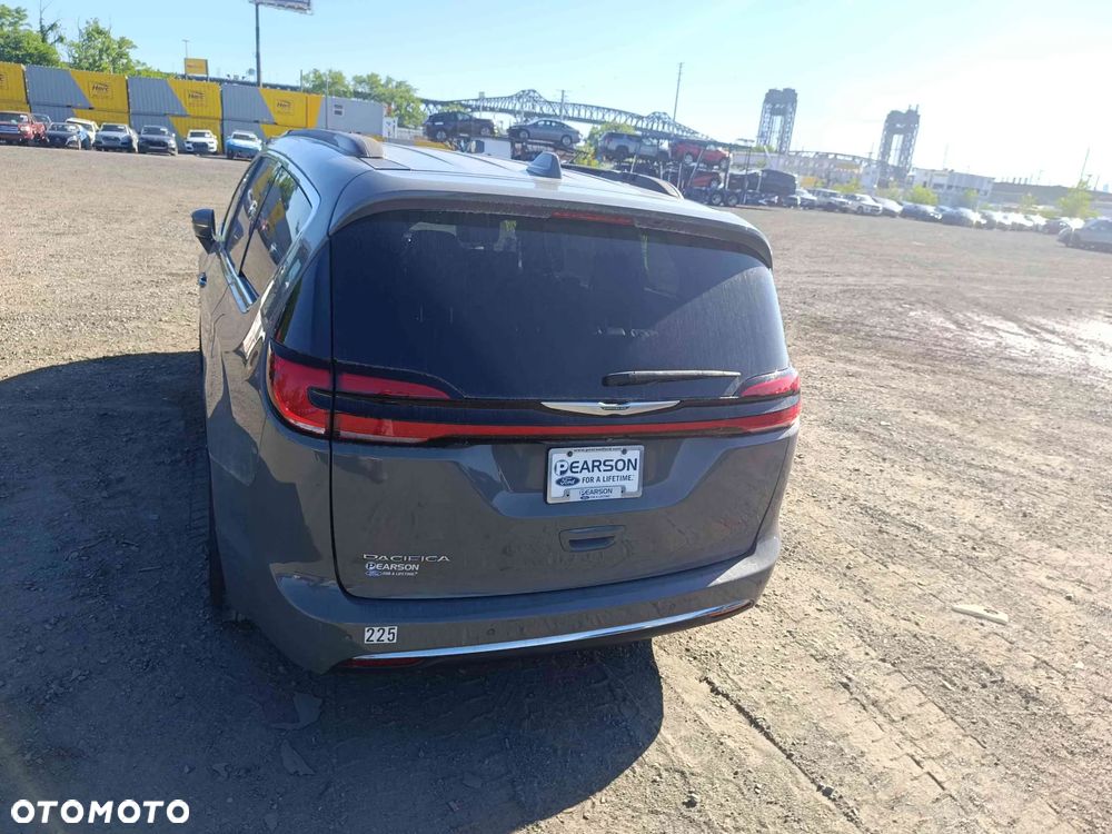 Chrysler Pacifica - 24