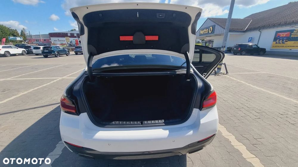 BMW Seria 5 520d xDrive - 8