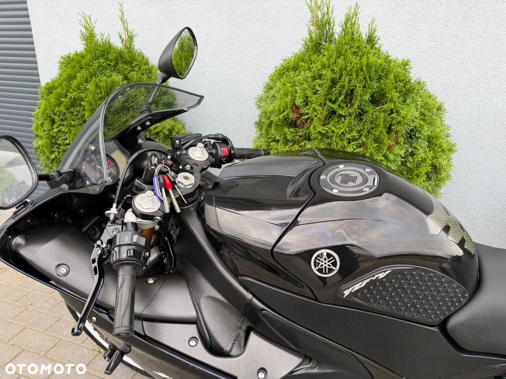 Yamaha R1 - 41