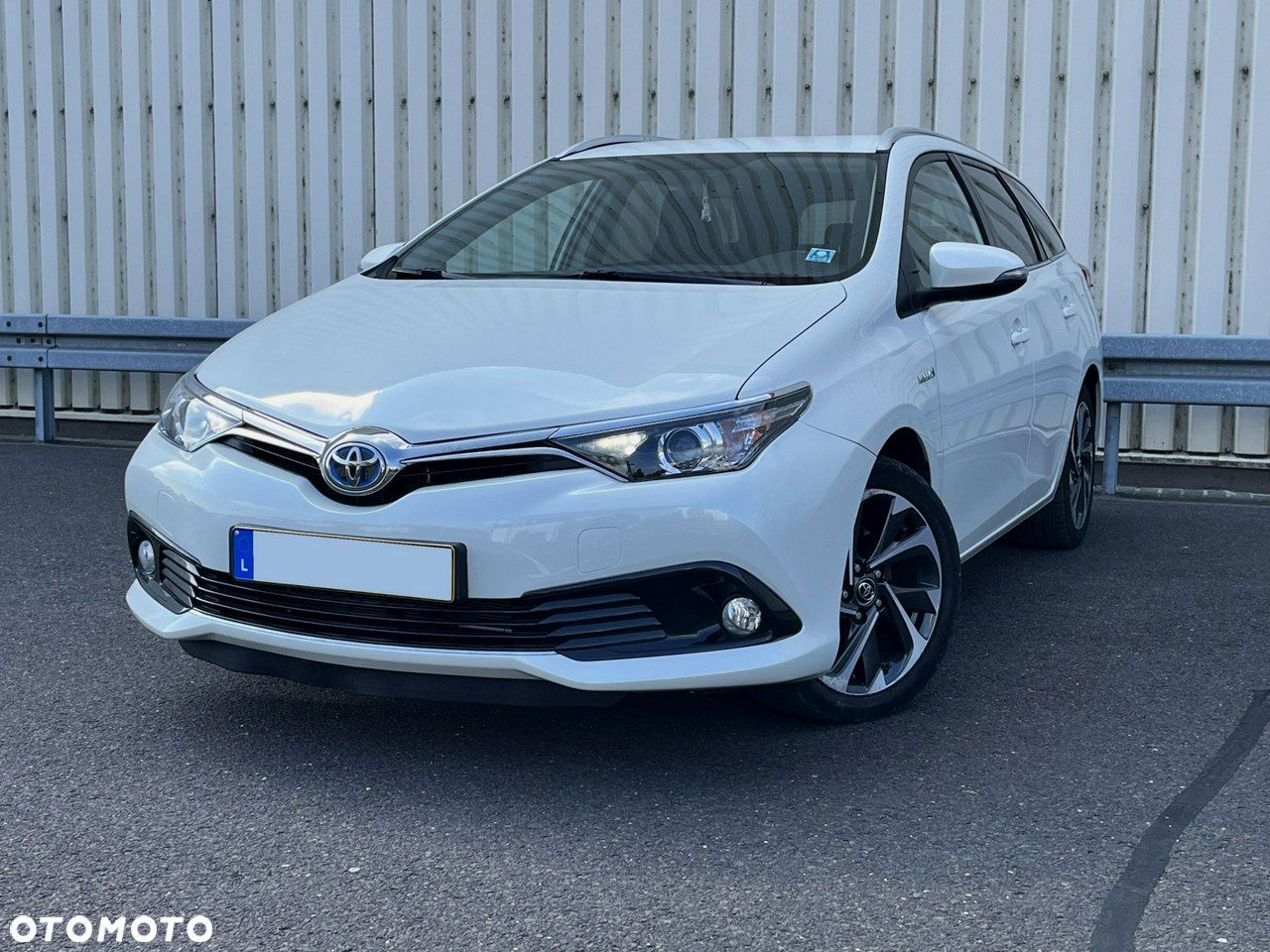 Toyota Auris Hybrid 135 Premium - 1