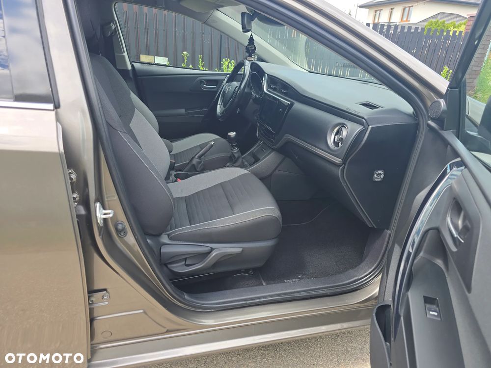 Toyota Auris 1.6 Premium - 14