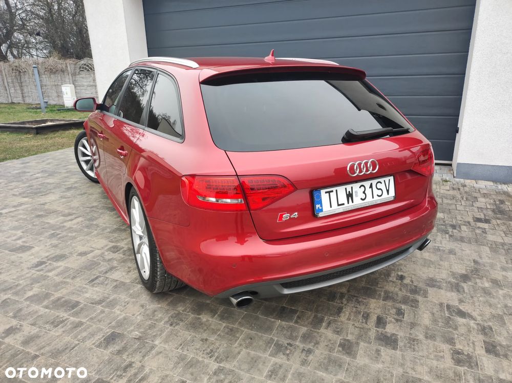 Audi A4 Avant - 32
