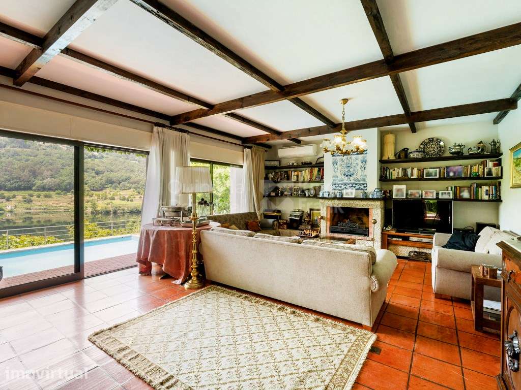 Moradia T5 de luxo com jardim e piscina junto ao Rio Tâmega - Grande imagem: 2/25