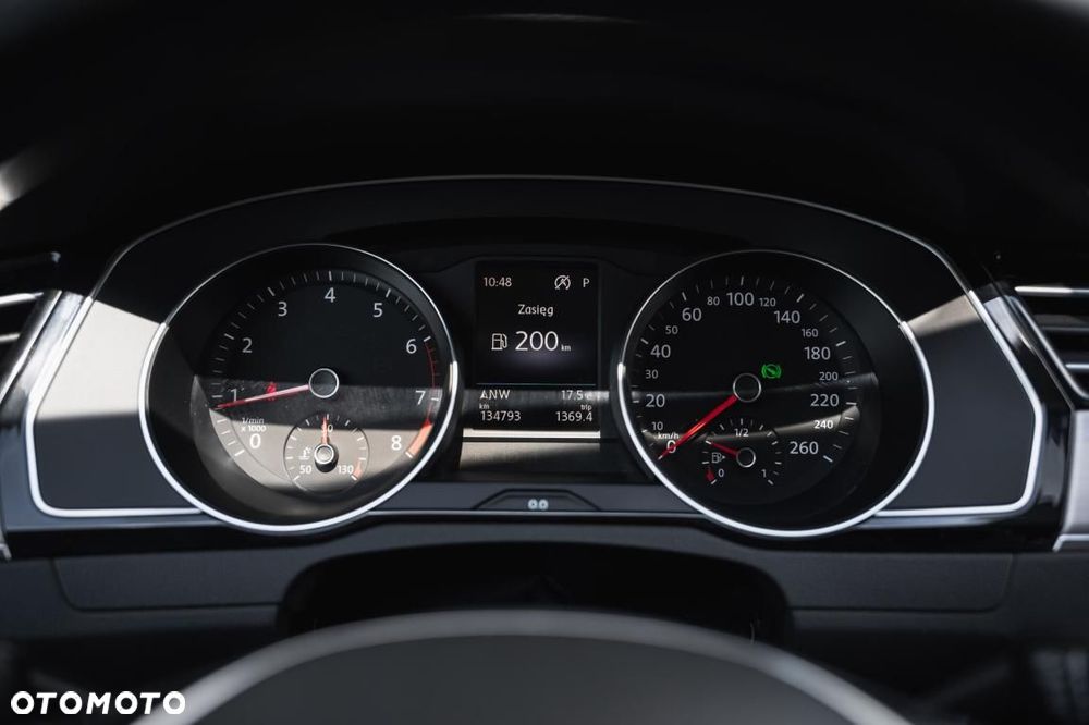 Volkswagen Passat - 17