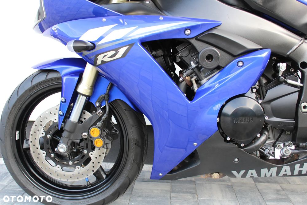 Yamaha R1 - 11