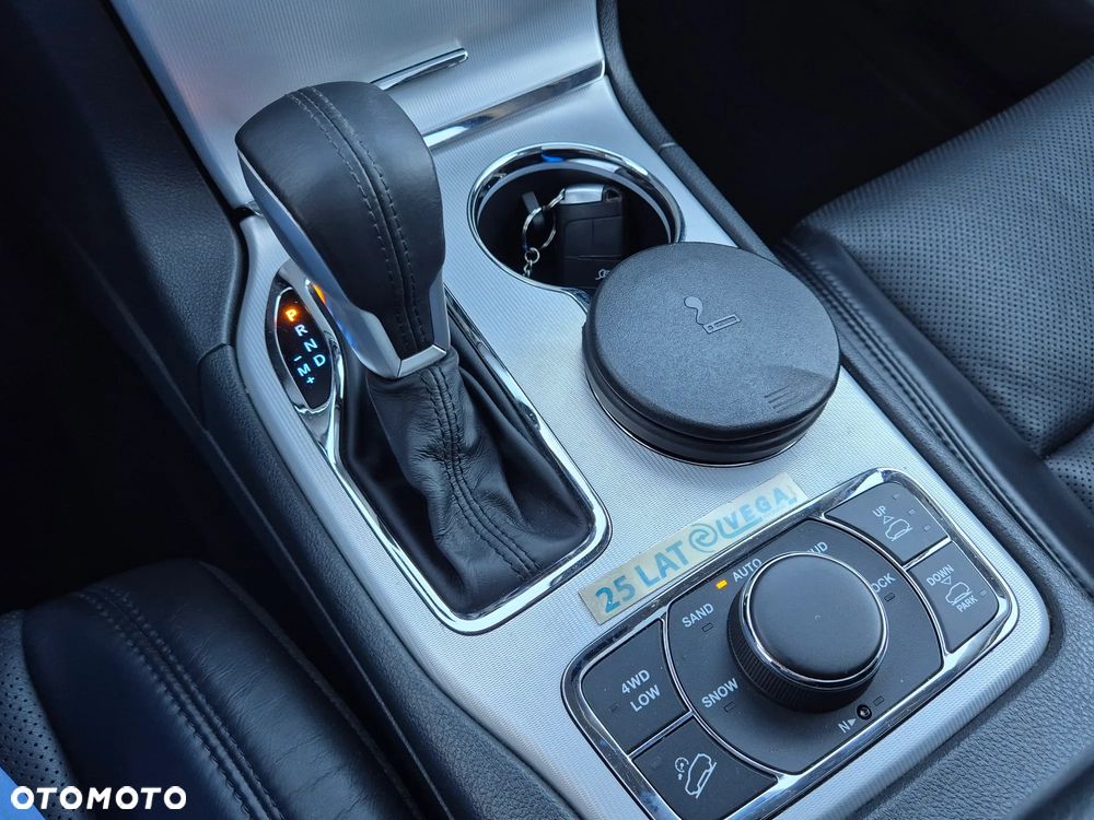 Jeep Grand Cherokee - 30