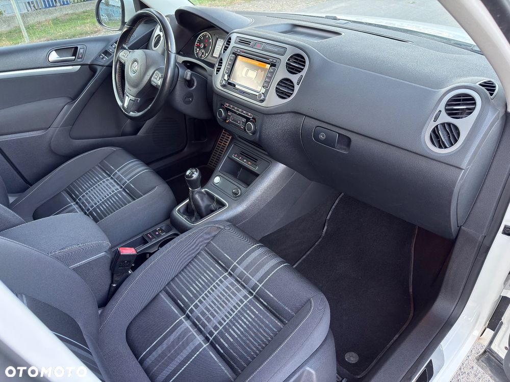 Volkswagen Tiguan 2.0 TDI DPF BlueMotion Technology Lounge Sport & Style - 25