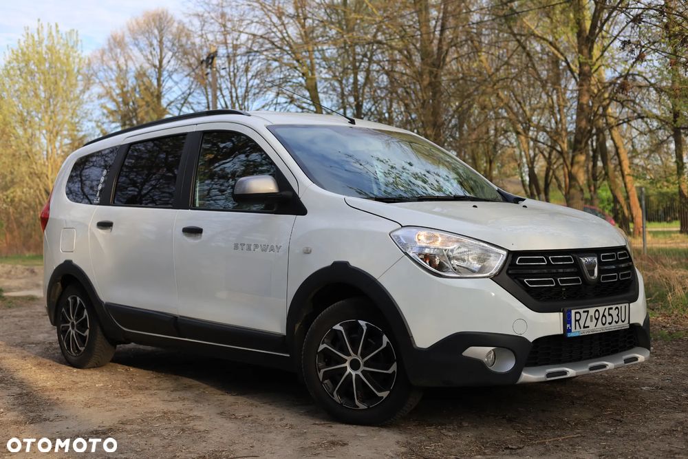 Dacia Lodgy 1.6 SCe Stepway S&S - 2