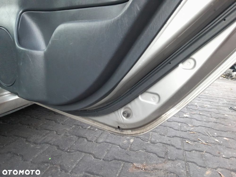 Drzwi tylne prawe TOYOTA Corolla Verso I 01-04r. 1D9 - 4
