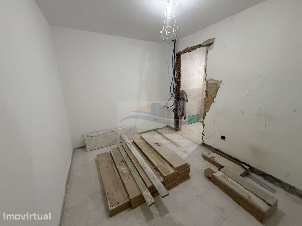T3 Totalmente Remodelado com Quintal, Anexo e Vista Desafogada | Am... - Grande imagem: 4/7