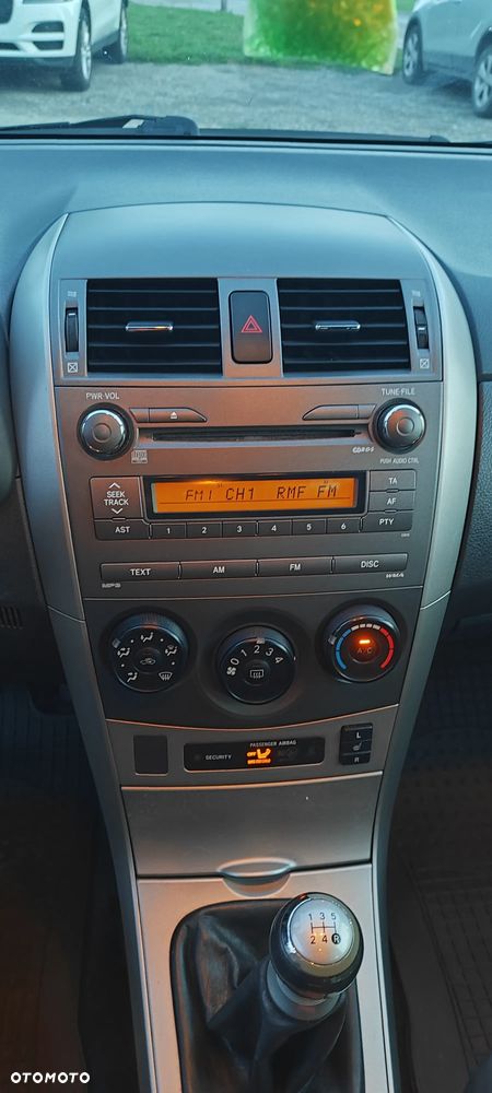 Toyota Corolla 1.6 VVT-i Luna - 9