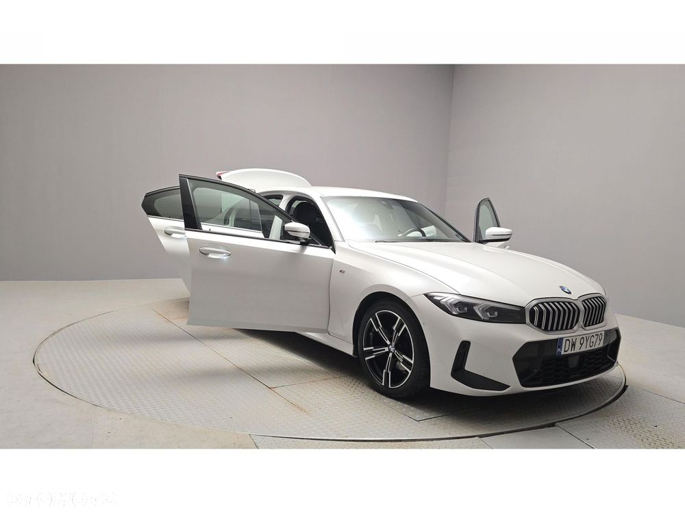 BMW Seria 3 320d xDrive mHEV M Sport - 12
