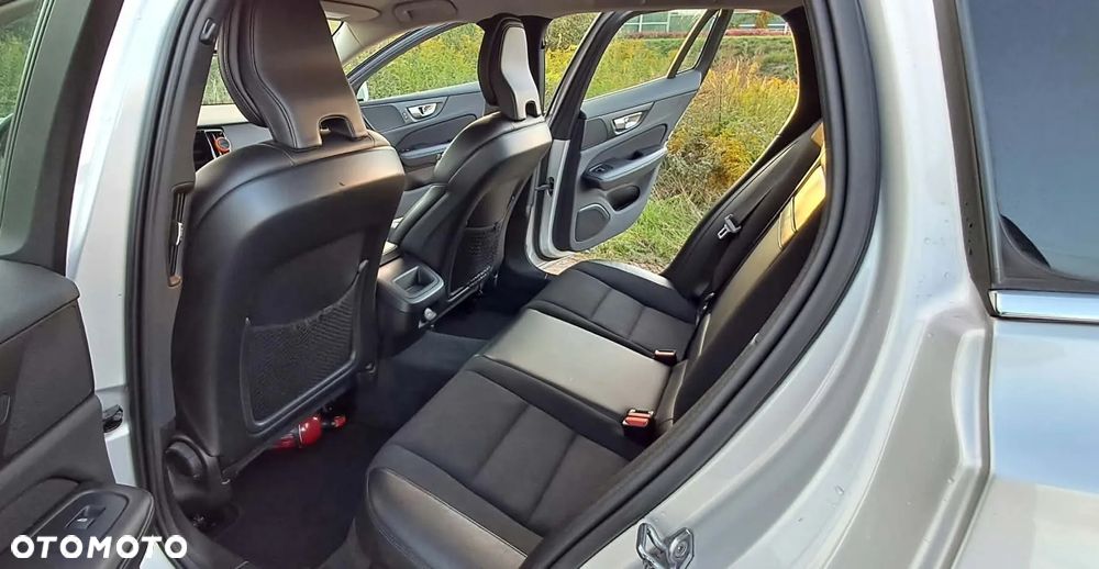 Volvo V60 D4 Momentum Pro - 20