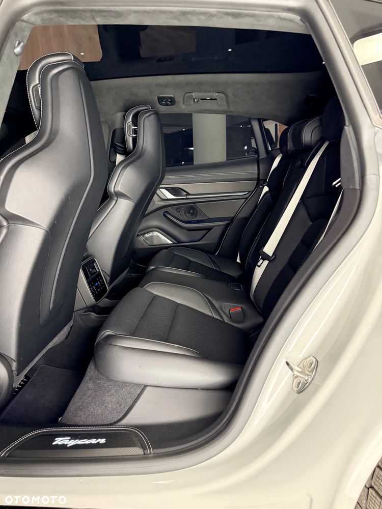 Porsche Taycan - 23