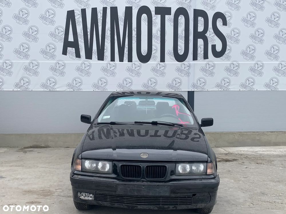 BMW 3 E36 1997 *SAMOCHÓD NA CZĘŚCI* 4551 MASKA, LAMPA, DRZWI, LUSTERKO, ZDERZAK, GRILL, BŁOTNIK, KLAPA, BELKA, DESKA, FOTELE, KANAPA, ĆWIARTKA KIEROWNICA, TARCZE, ZACISKI, ZAWIESZENIE, KOMPLETNY PRZÓD, KOMPLETNY TYŁ, LICZNIK, ZEGARY, PRAWE LEWE PRZÓD TYŁ - 2