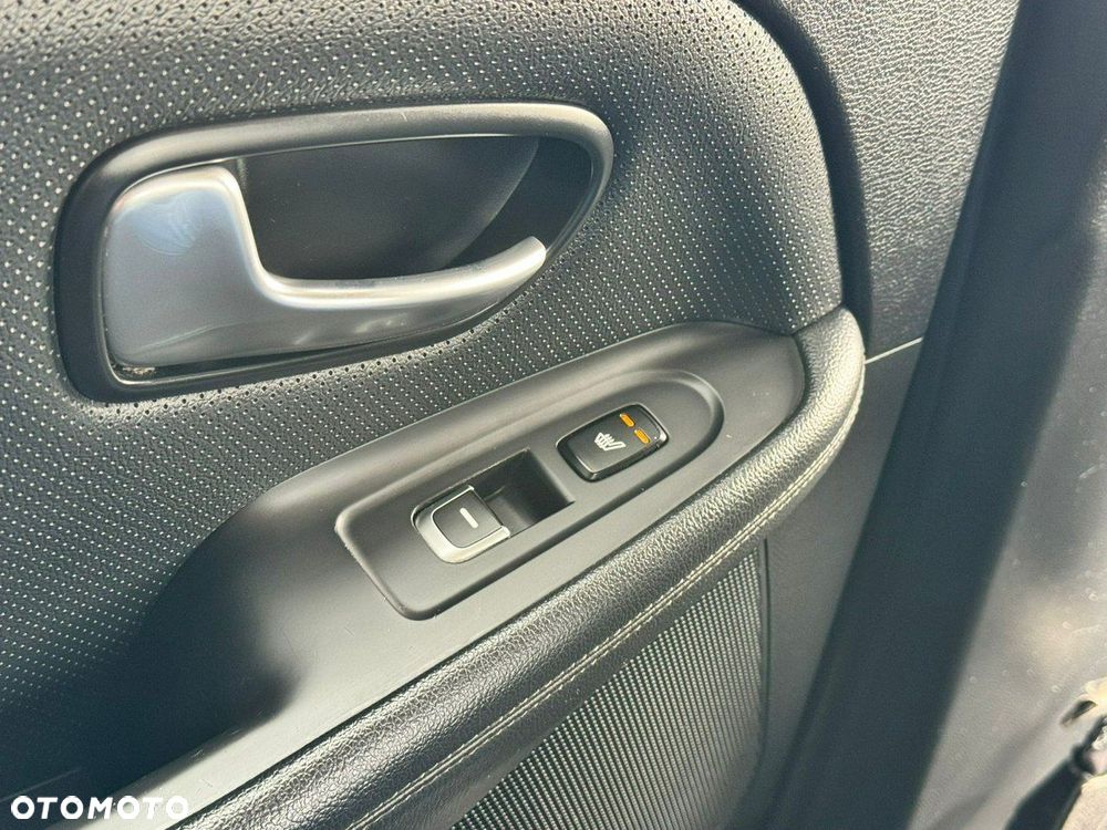 Kia Carens 1.6 GDI Dream-Team Edition - 25