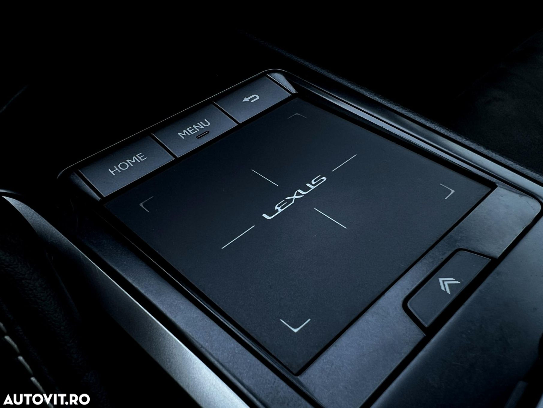 Lexus UX - 12