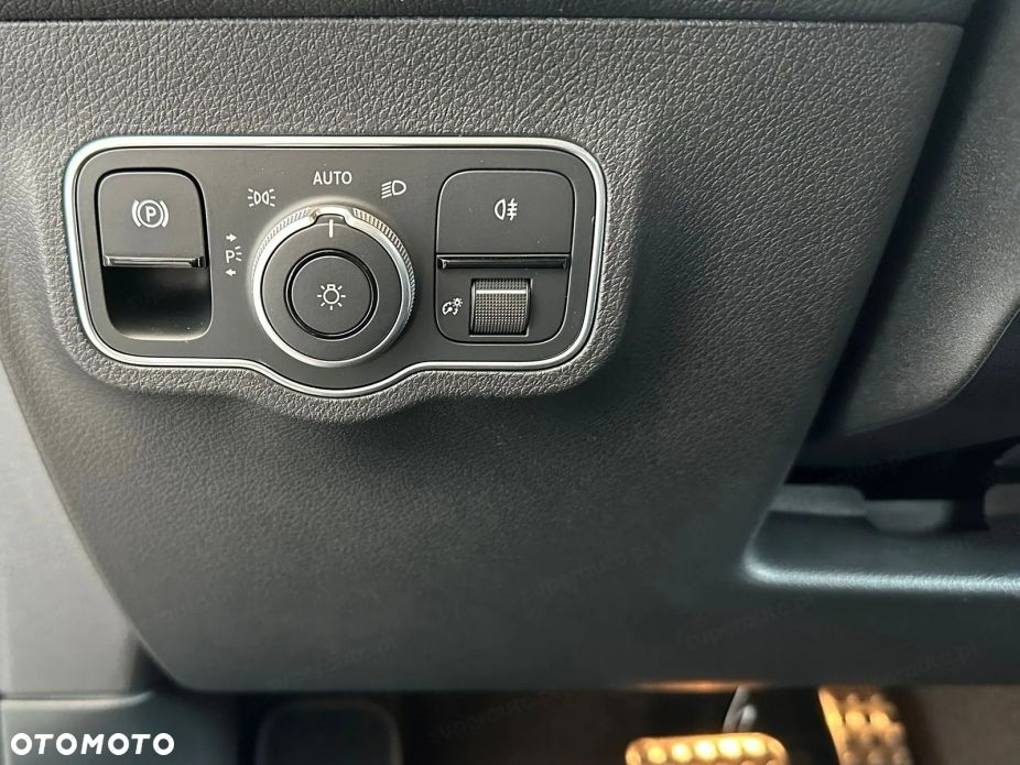 Mercedes-Benz GLB 200 AMG Line 7G-DCT - 9