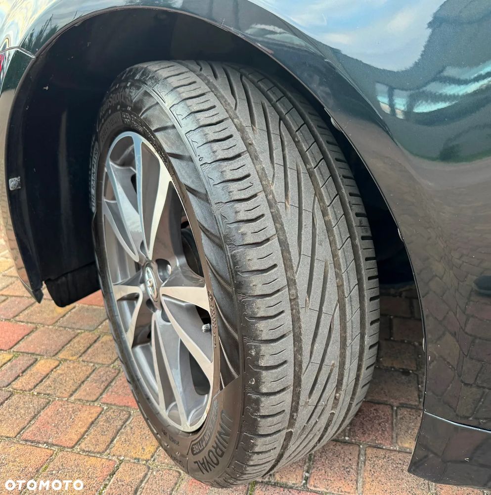 Toyota Avensis 1.6 Premium - 16