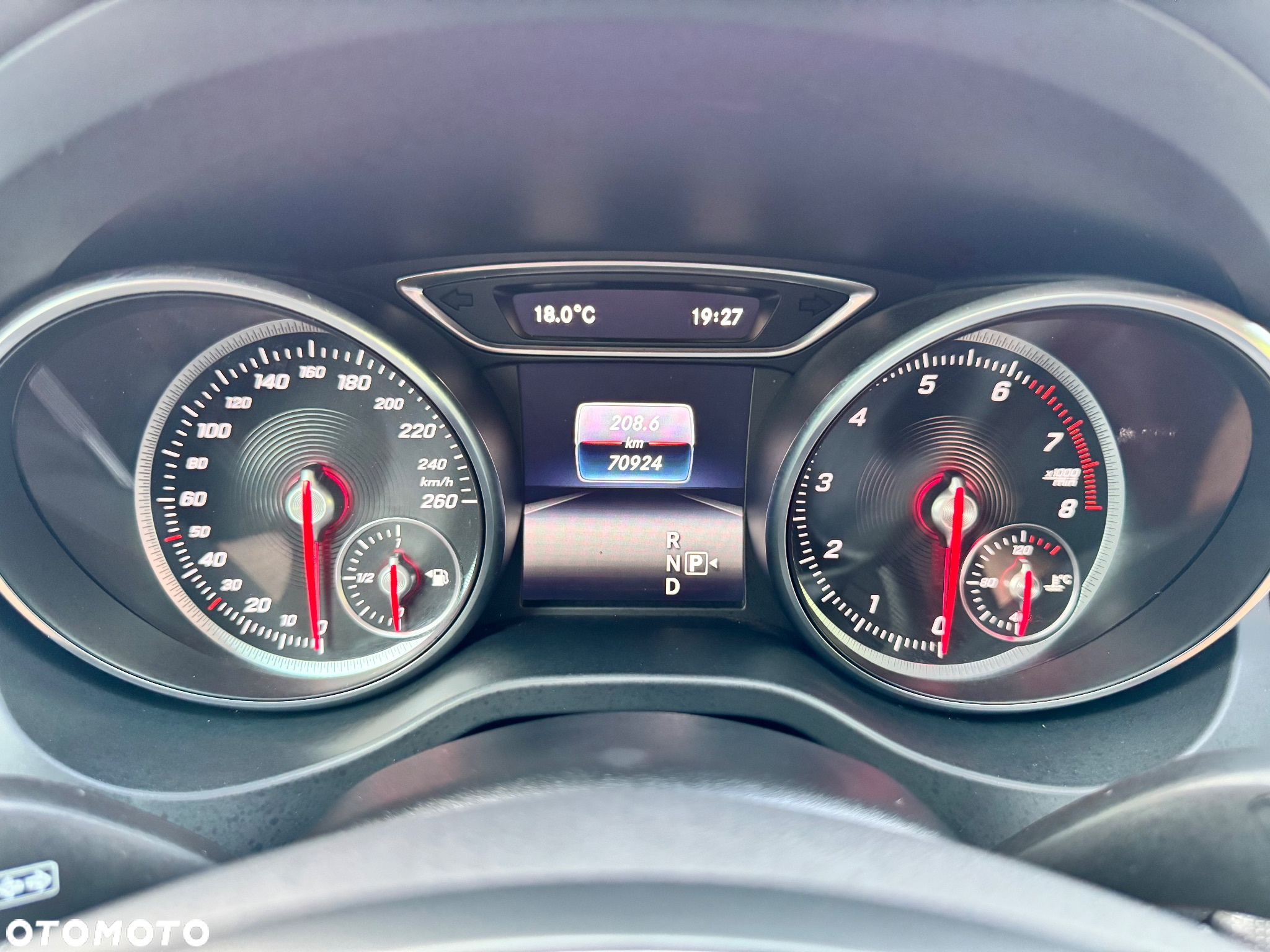 Mercedes-Benz GLA 180 7G-DCT UrbanStyle Edition - 34