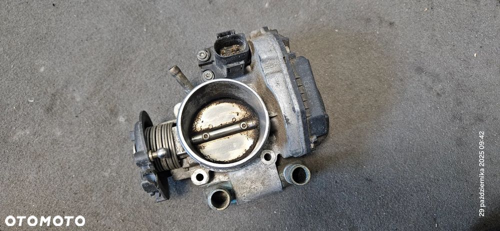 Przepustnica Audi A4 B5 VW Passat B5 1,6 1,8 20V 058133063B - 1