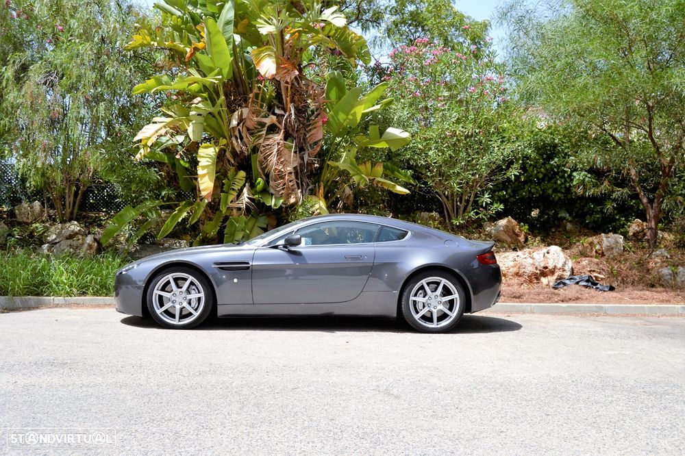 Aston Martin Vantage Coupe V8 - 4